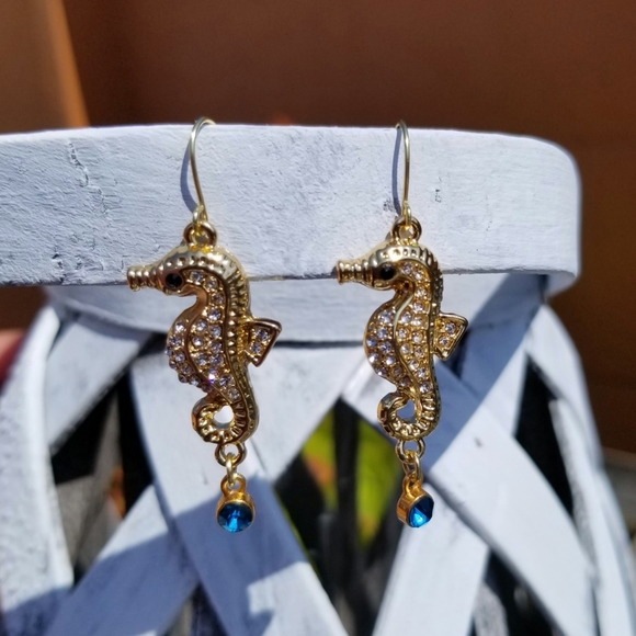 Seahorse Earrings - Picture 2 of 6